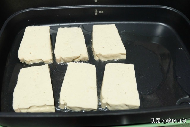 寿喜锅自己做，简单方便又好吃，半碗调味汁一浇，从此告别水煮菜