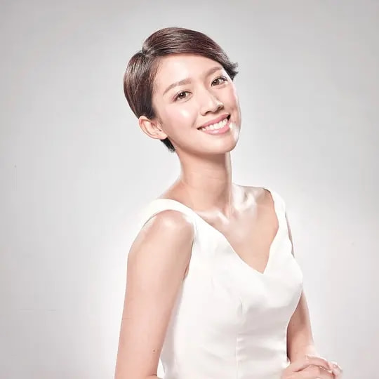 她被誉为“TVB发电机”，曾被开价200万一晚，入行7年传15段绯闻