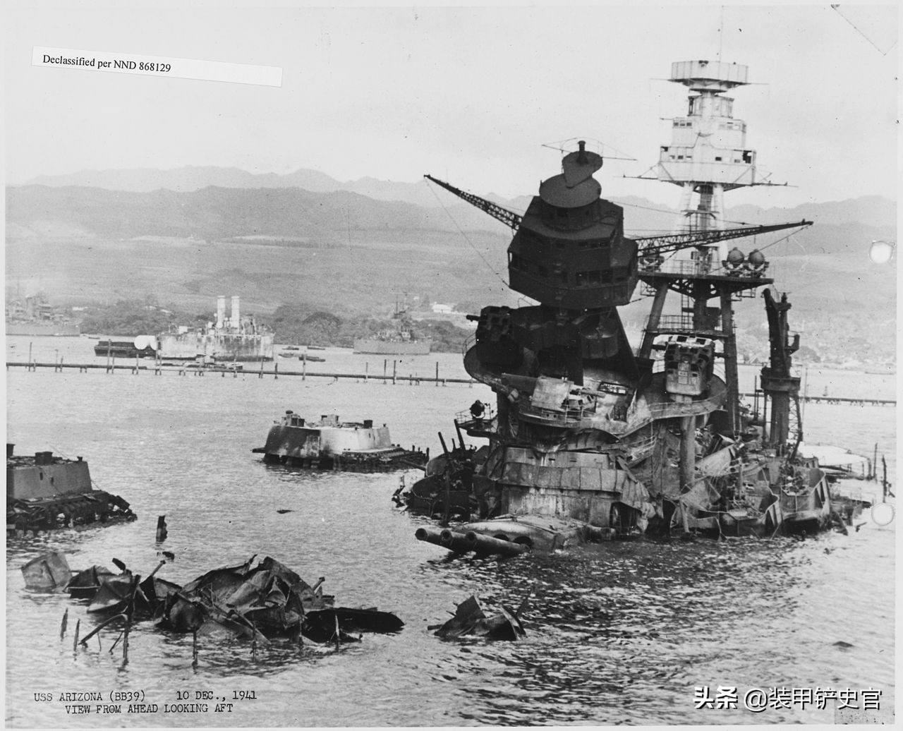 "亚利桑那"号:800公斤穿甲炸弹一发入魂,21岁水兵火海逃生