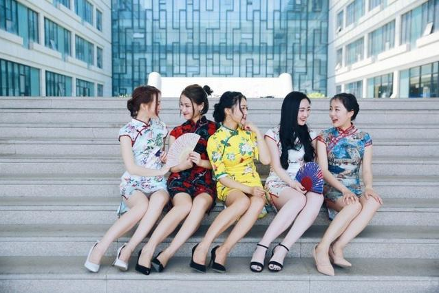 大学生“旗袍毕业照”走红，美貌与智慧并存，看完挪不开眼