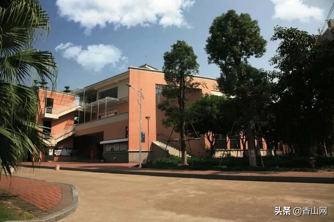 珠海一中彻底火了，全省第一
