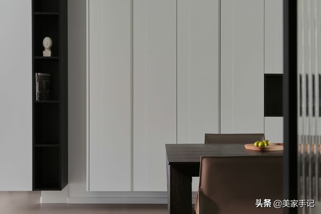 南京夫妻129㎡的家，坚持全屋打满柜子，效果不是一般的大气实用