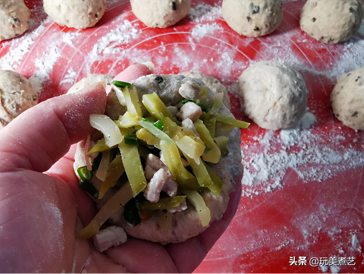 夏天早餐胃口不佳的小伙伴，快来看看开胃包子怎么做