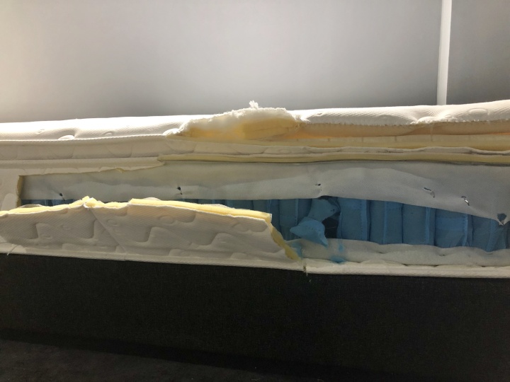 【拆床】篇11：席梦思慕思舒达丝涟等6大品牌床垫对比，持续更新