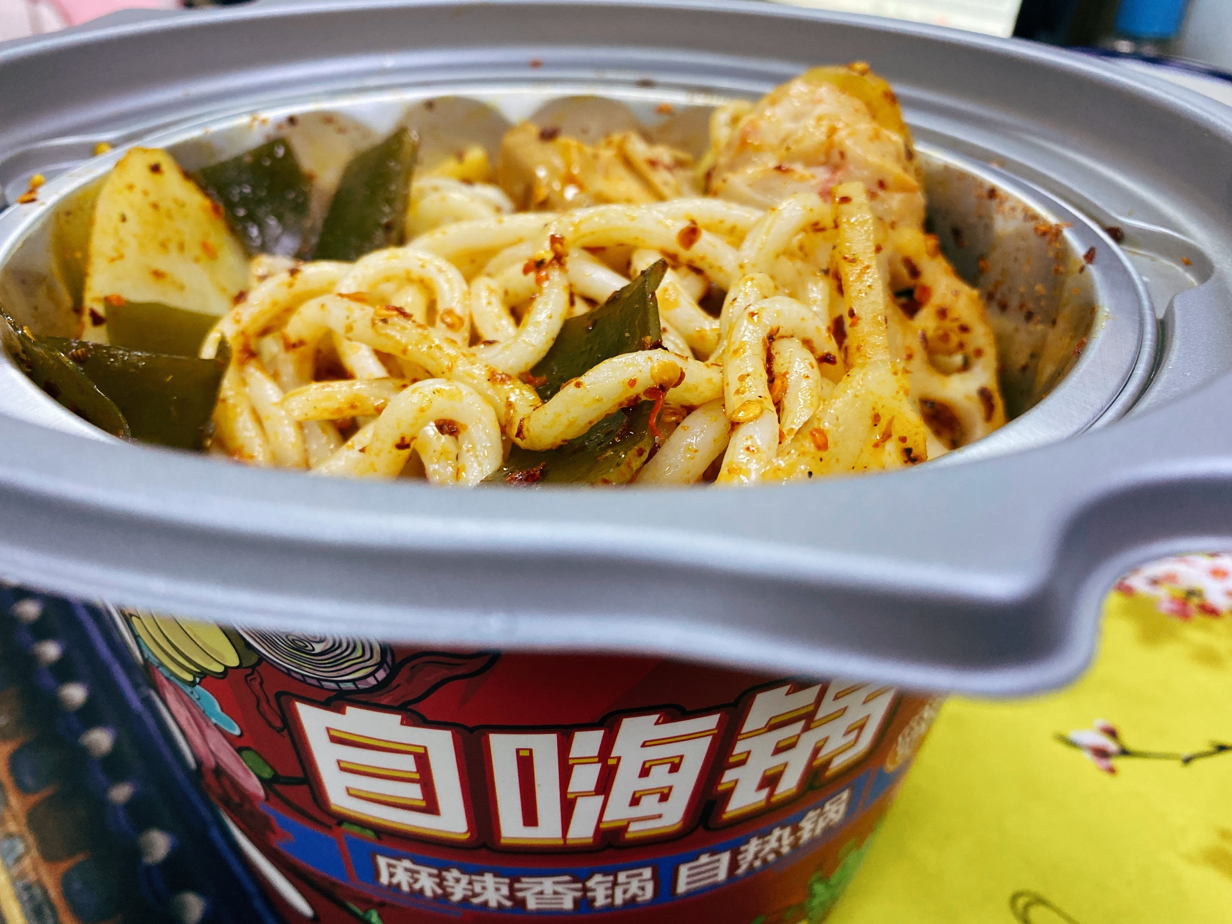 美食测评:超火的自嗨锅系列第2弹,哪款更美味,哪款要避坑?