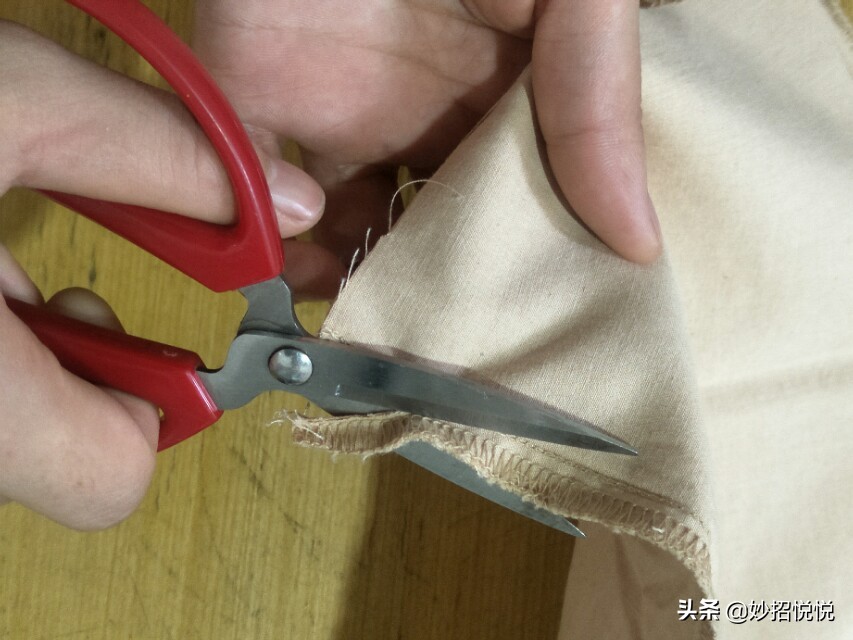 裤子长了改裤脚常碰到的问题，快来看看这个妙招，学会赶紧试试吧