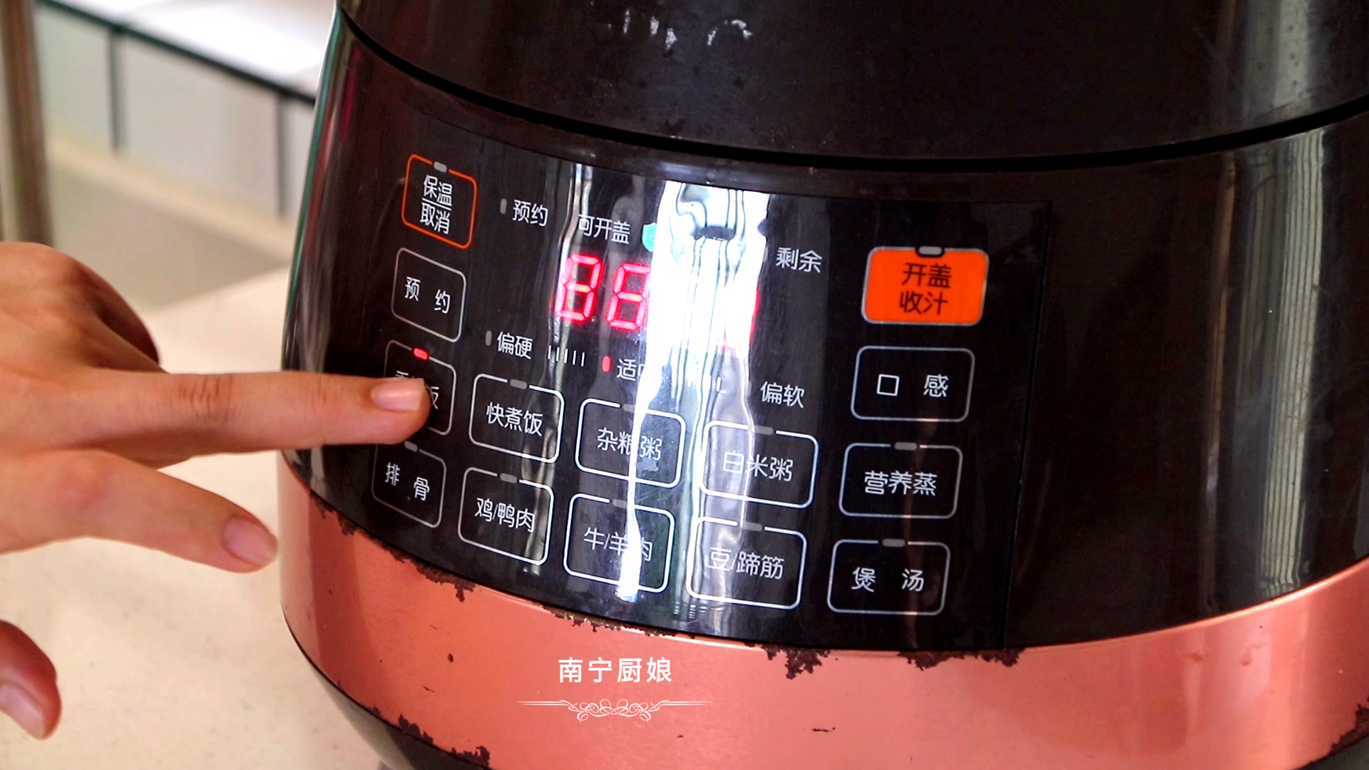 糖炒板栗原来做法这么简单，一个电饭锅就搞定，个个开花香甜粉糯