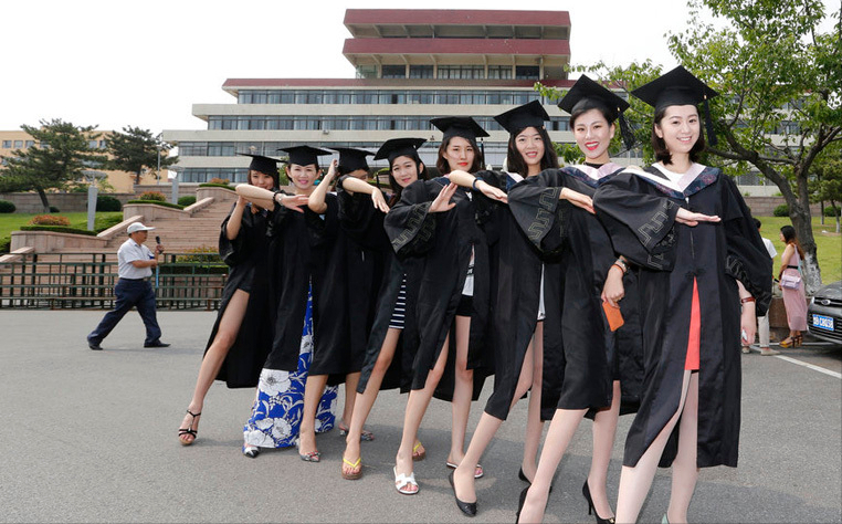 三级教授降为九级科员，还撤销教师资格，内蒙古财经大学干得漂亮