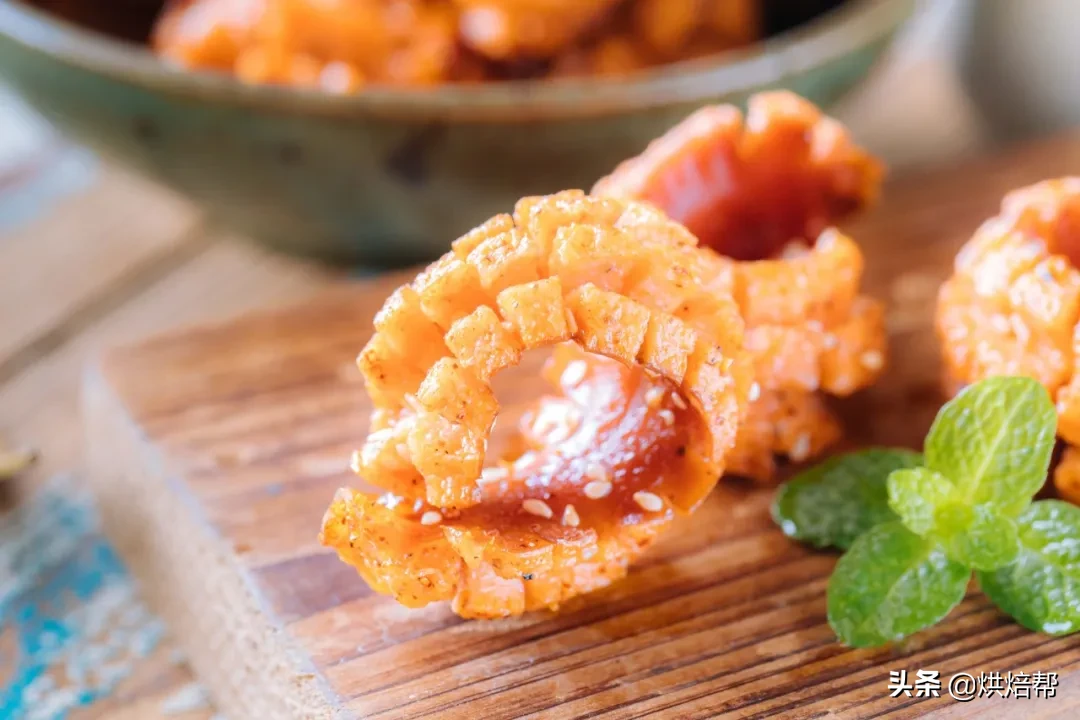 香肠仿制鱿鱼花，在家撸串也不错，鲜香麻爽停不下来