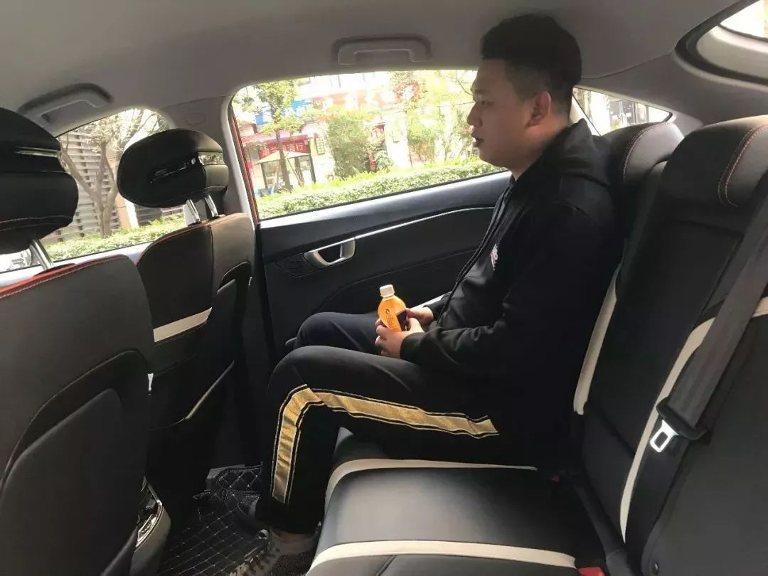 试驾丨新宝骏RC-6不仅有颜值，内部黑科技更亮眼