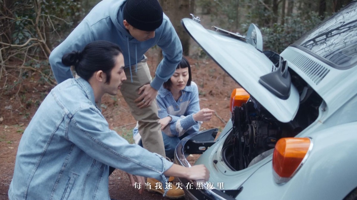 三星S21系列与张韶涵&卡斯沃共同展示了“夜空中最亮的星星”。