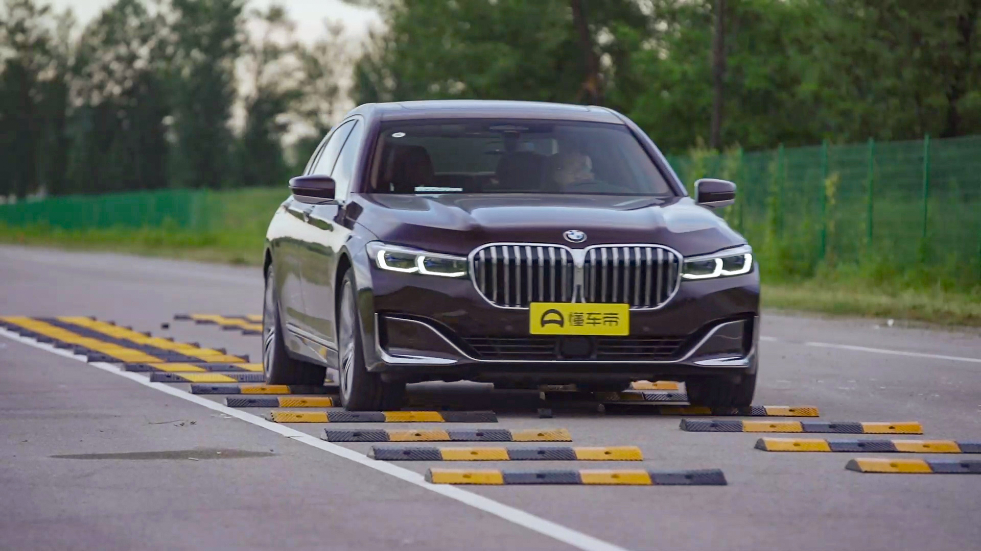 深度评测奥迪A8L与宝马7系：都是百万级豪车，究竟谁更胜一筹？