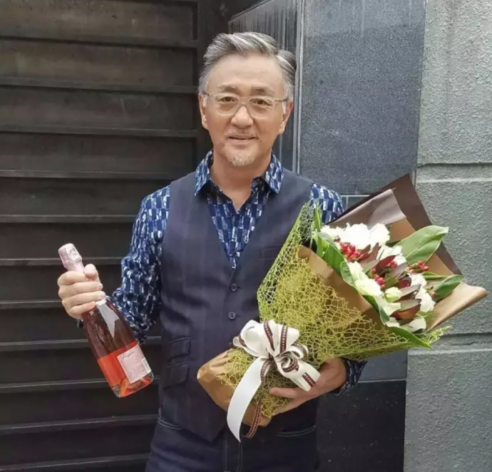 从风月片的假戏真做，到如今的亿万家产，吴岱融钟淑慧经历了什么