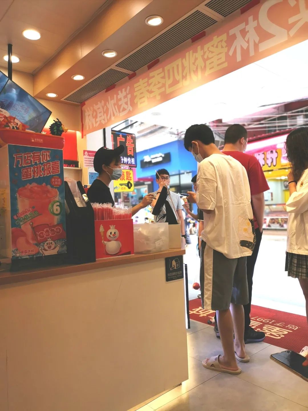 加盟蜜雪冰城，到底有多赚钱？| 测评