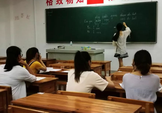 研究生学费火了，上海妈妈晒出42.8万学费清单，培养学生有多难？