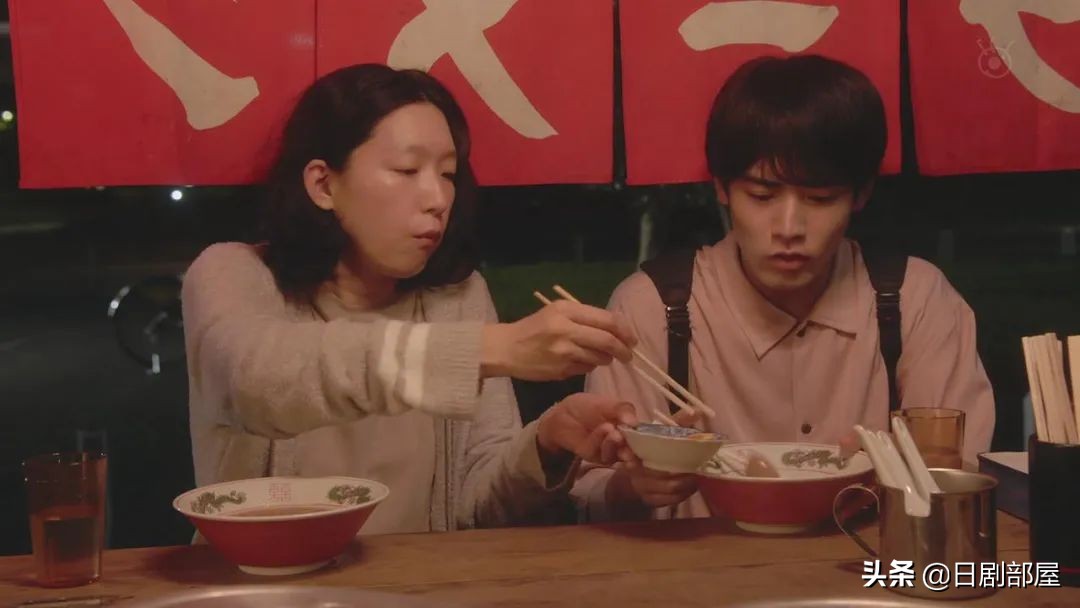 楚楚伟和纳米天使与爱情者的爱合作。