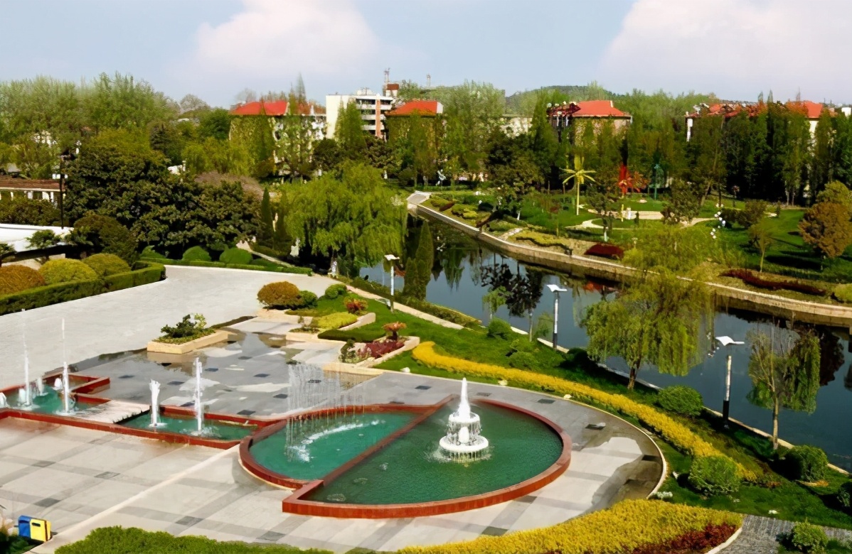 中等生就能考上的军校，毕业会有铁饭碗，薪资好待遇高