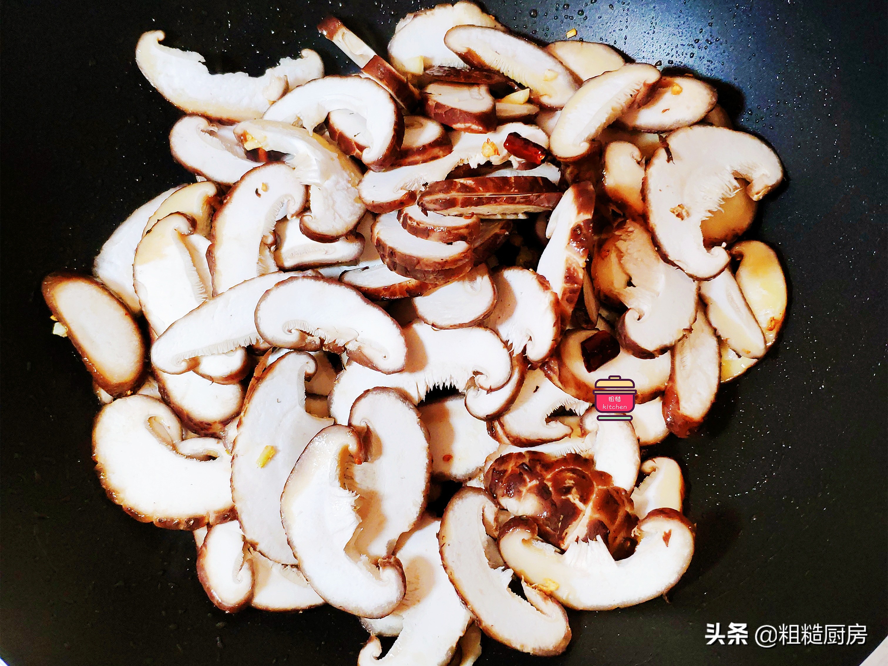 新鲜香菇怎样做好吃？教你10道家常做法，简单实用，适合上班族_腐竹