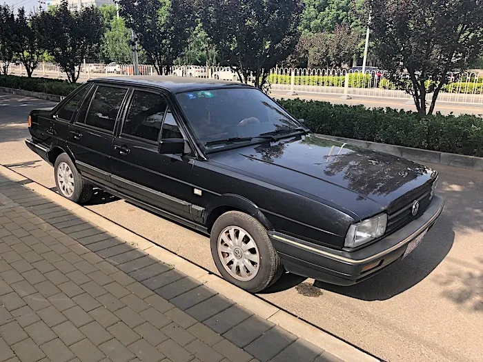 10年停产两次！爆火38年的民族豪车，快把自己拖垮了