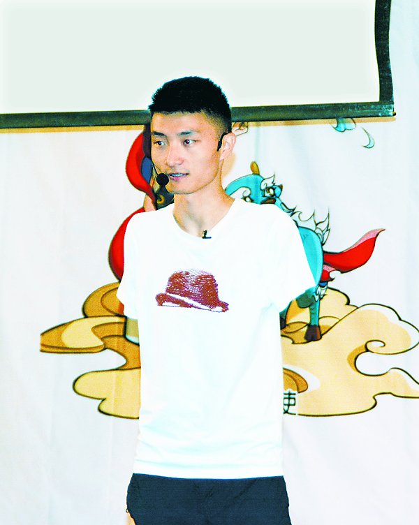 无臂高材生杨孟衡：用脚写字考出高考状元，寒门贵子的逆袭