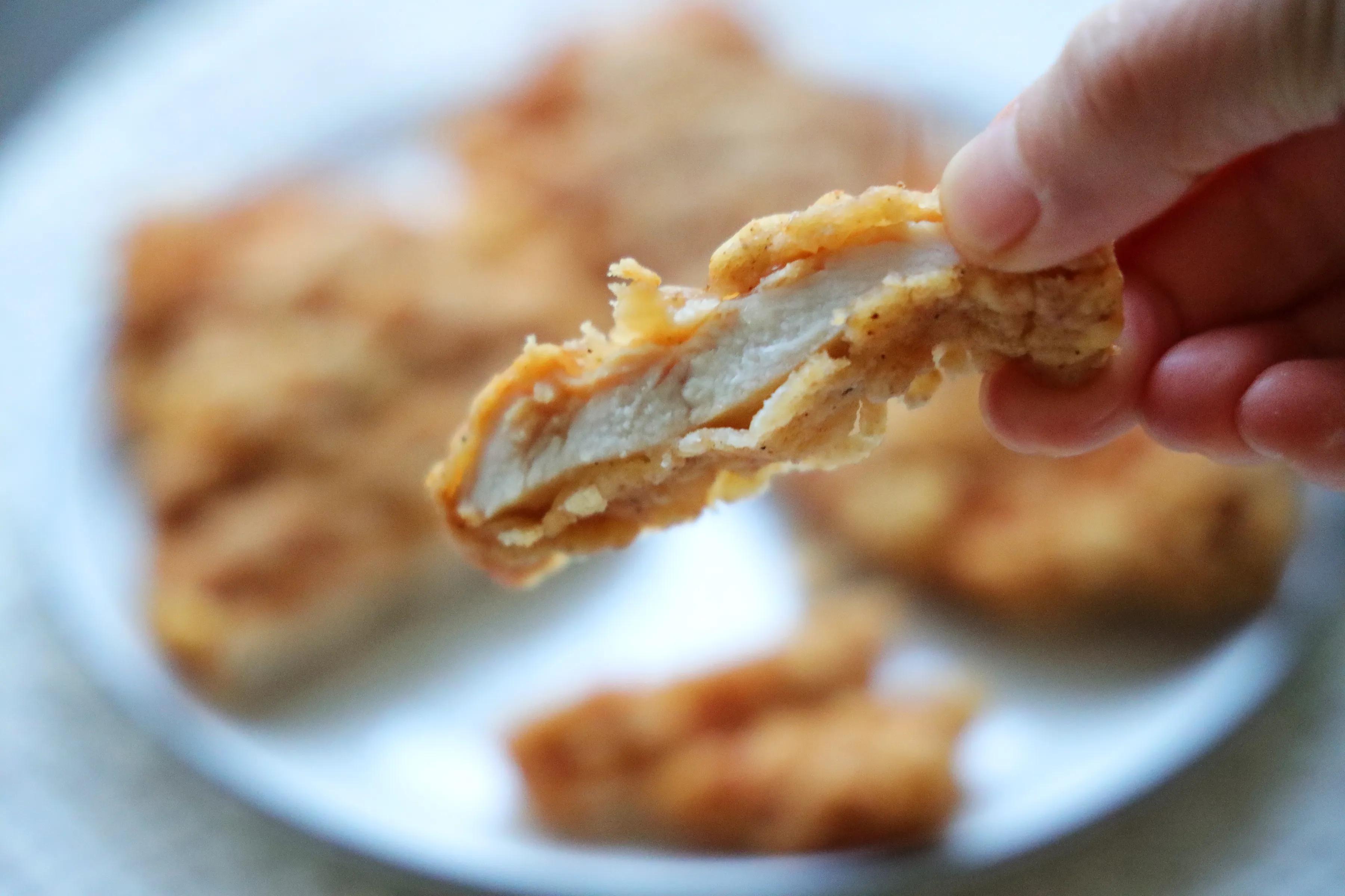 几元的鸡胸肉，简单做下，上桌成了抢手菜，外皮酥脆里面软嫩好吃