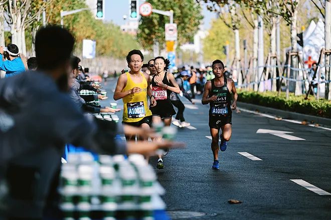 他们如何赢得史上最热上马？杨定宏、贾俄仁加、李芷萱师徒专访