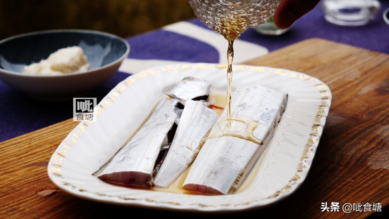 在塘主眼里，带鱼最美味的做法是清蒸，遇到这种新鲜的，可以试试