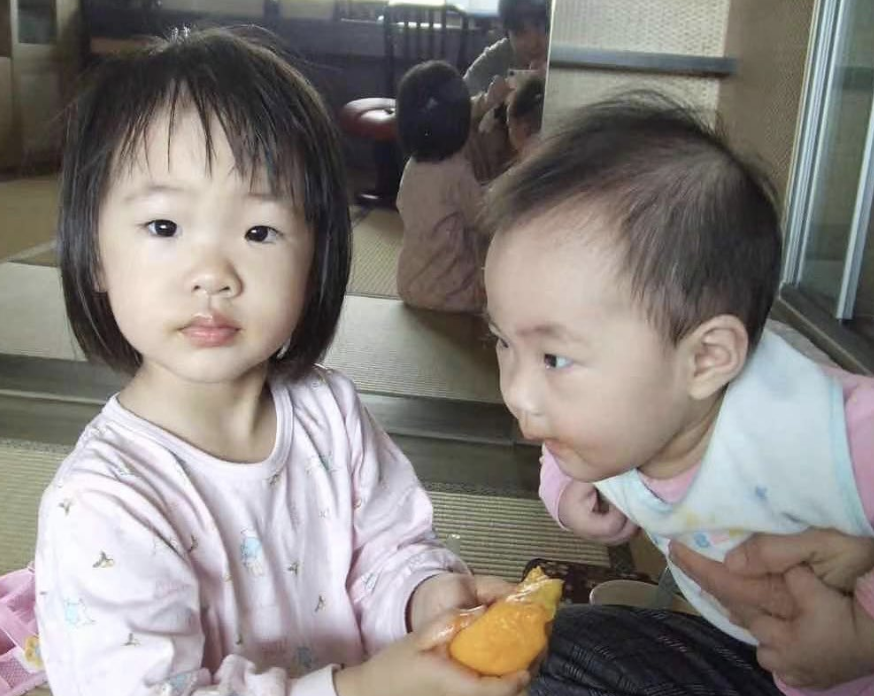 小s二女儿晒珍贵旧照庆生，14岁Lily亭亭玉立颜值高，大s上线点赞