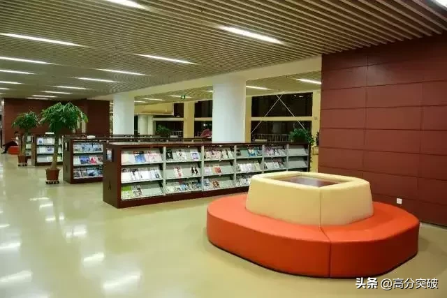 泡一整天都不够！国内那些美炸天的大学图书馆，你去过几个？
