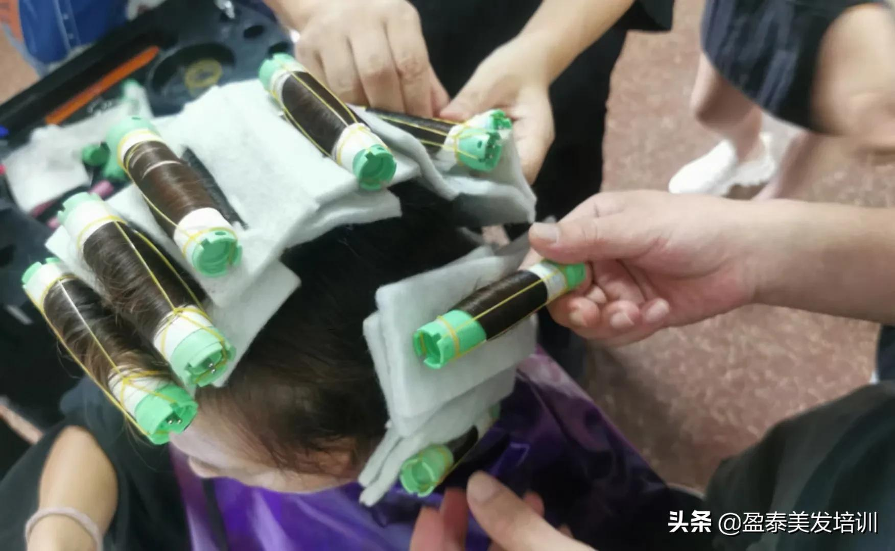 零基礎學美發去美發學校還是美發店
