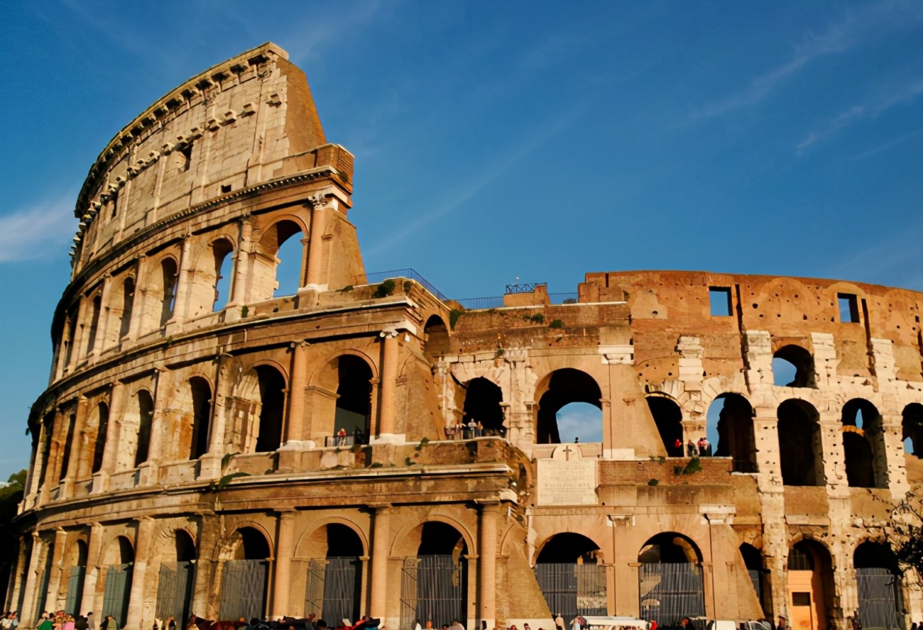 通过对罗马法精神的描写，谈我国法治建设过程与罗马法精神的联系