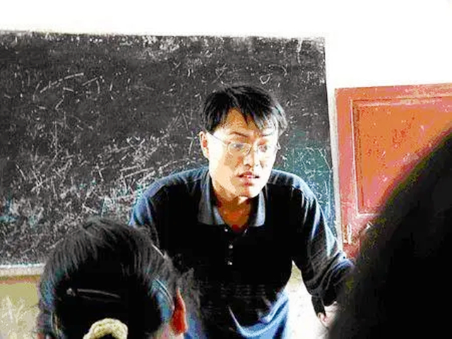 那位感动中国的支教老师，曾刺痛大众眼睛，已任县领导近3年