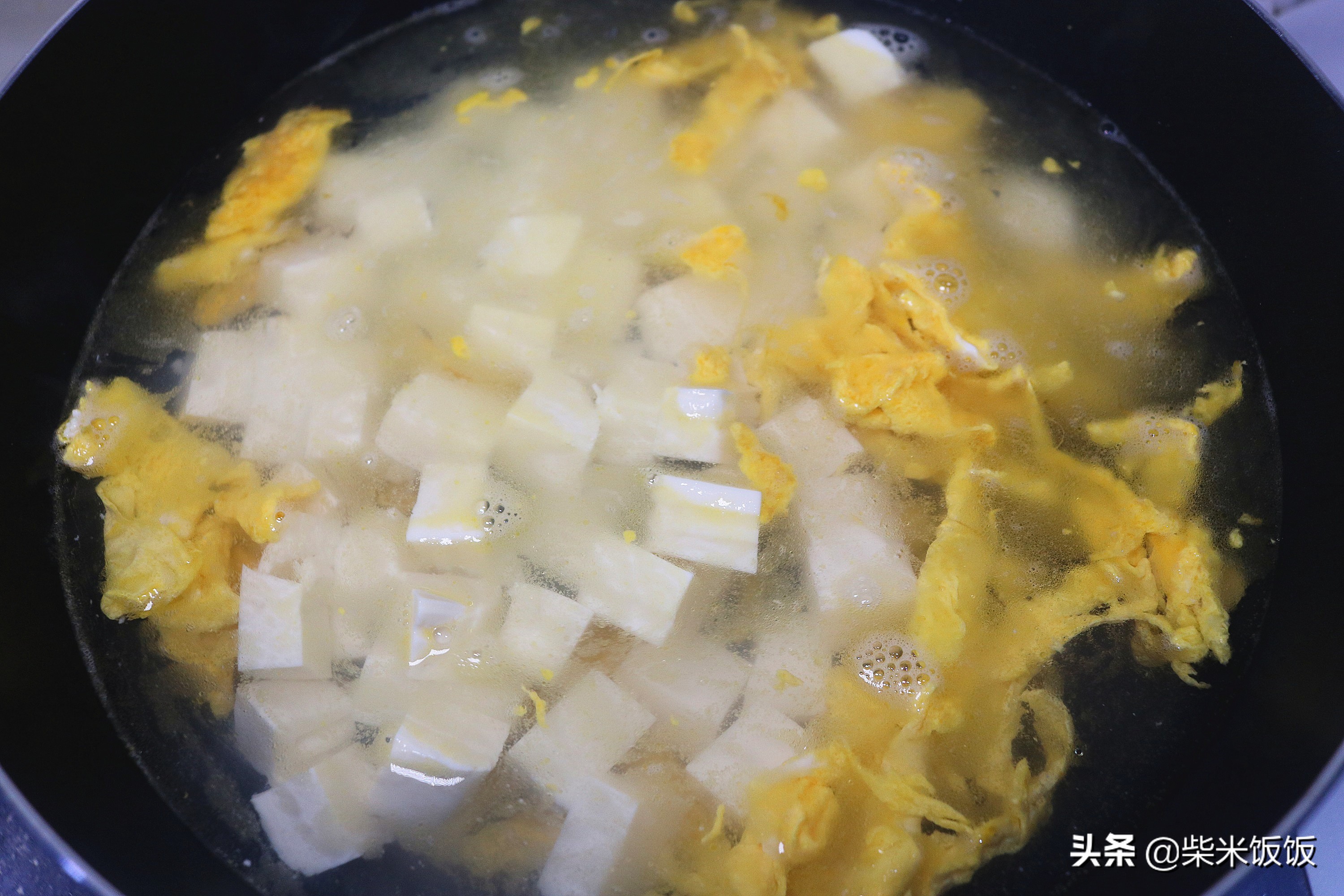 菠菜豆腐汤，加这食材一起炖，汤白味鲜，只放盐就很好喝