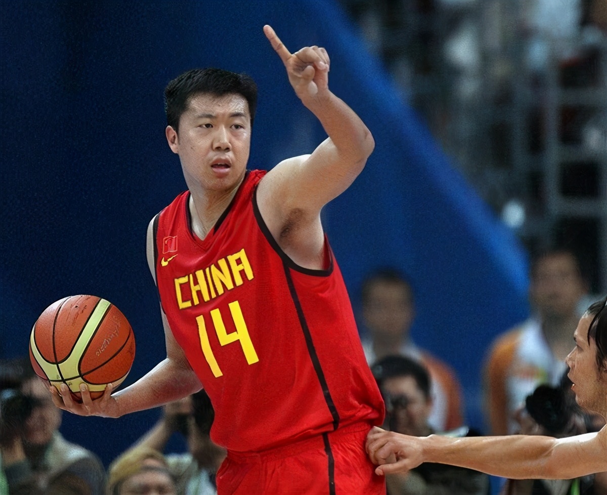 为什么王治郅在nba(为何说篮协害惨了王治郅？不归门只是导火索，他是那个时代的悲剧)