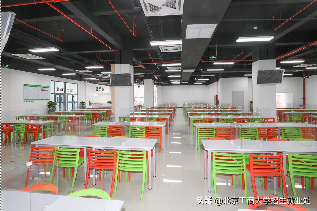 火了！北京“超豪华”大学：占地83万平米，网红美食扎堆，还新建专业级影院！