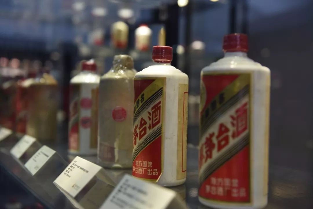 酒问丨一箱茅台拍出900万天价！老酒收藏为何如此火爆？国内老酒市场水到底有多深？