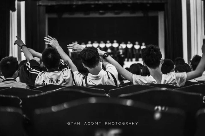 这些高中的校服令人眼前一亮，打破国人对校服的刻板印象！