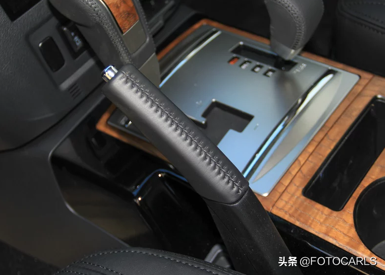进口三菱帕杰罗3.0L V6实拍，35万起优惠还大，却干不过普拉多？