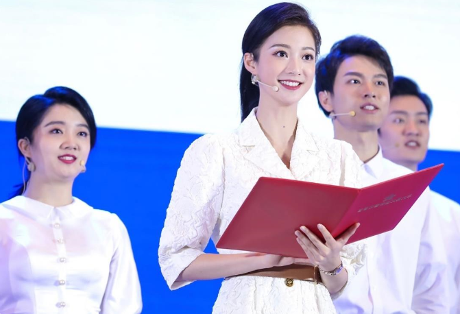 中国传媒大学校花（中传校花冯琳再次领诵）