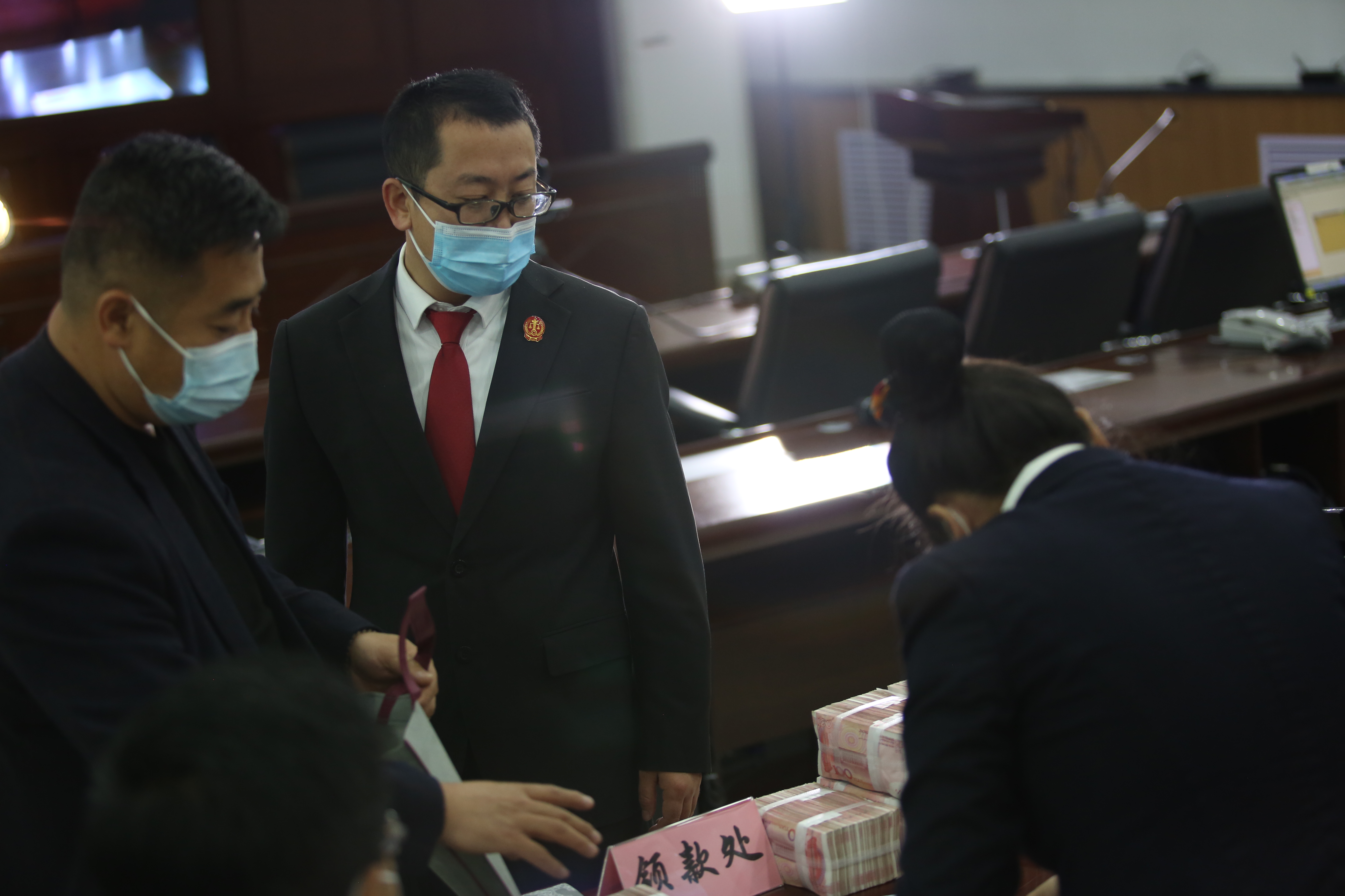 神木市法院集中发放执行案款3600余万元，单笔最高金额达1310万元