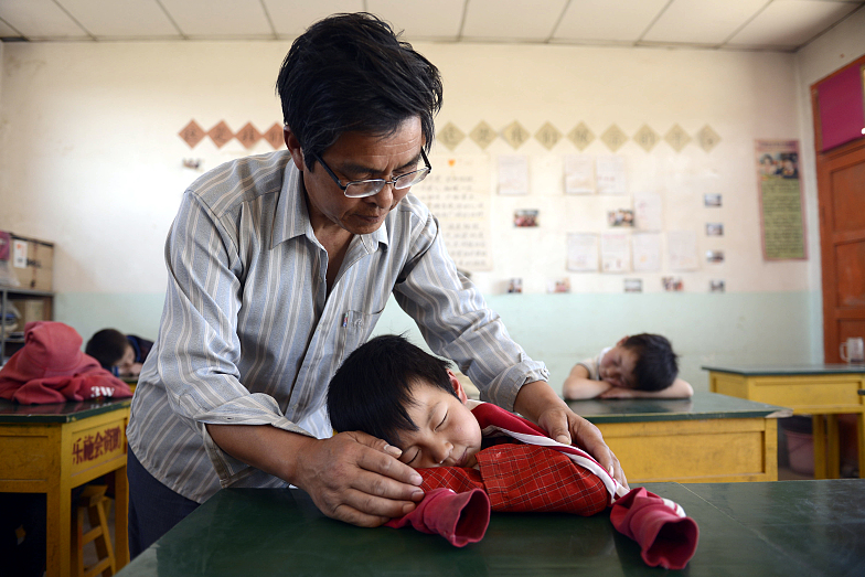 高三学生精心设局，高考后举报老师补课，结局却意外“反转”