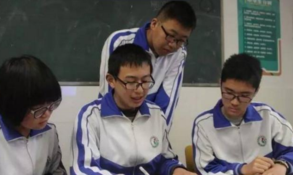 都2020年了！为啥还有人反对学习英语？高考取消英语可行吗？