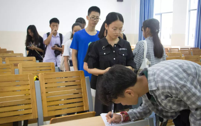 这所大学有点“惨”，本科一批招生无人问津，如今投档线降30分