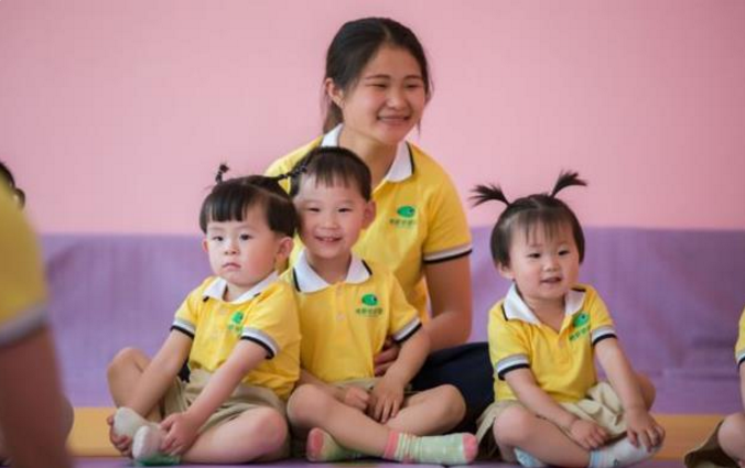 幼兒園老師曬“天價”工資單，年薪高達30萬，誰再說幼教窮？