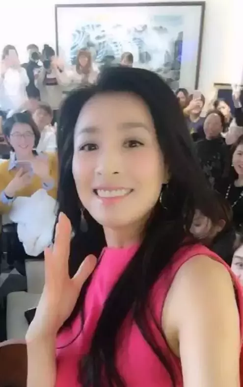 300亿身家“微商教母”的公司要上市了!她的努力让人动容!