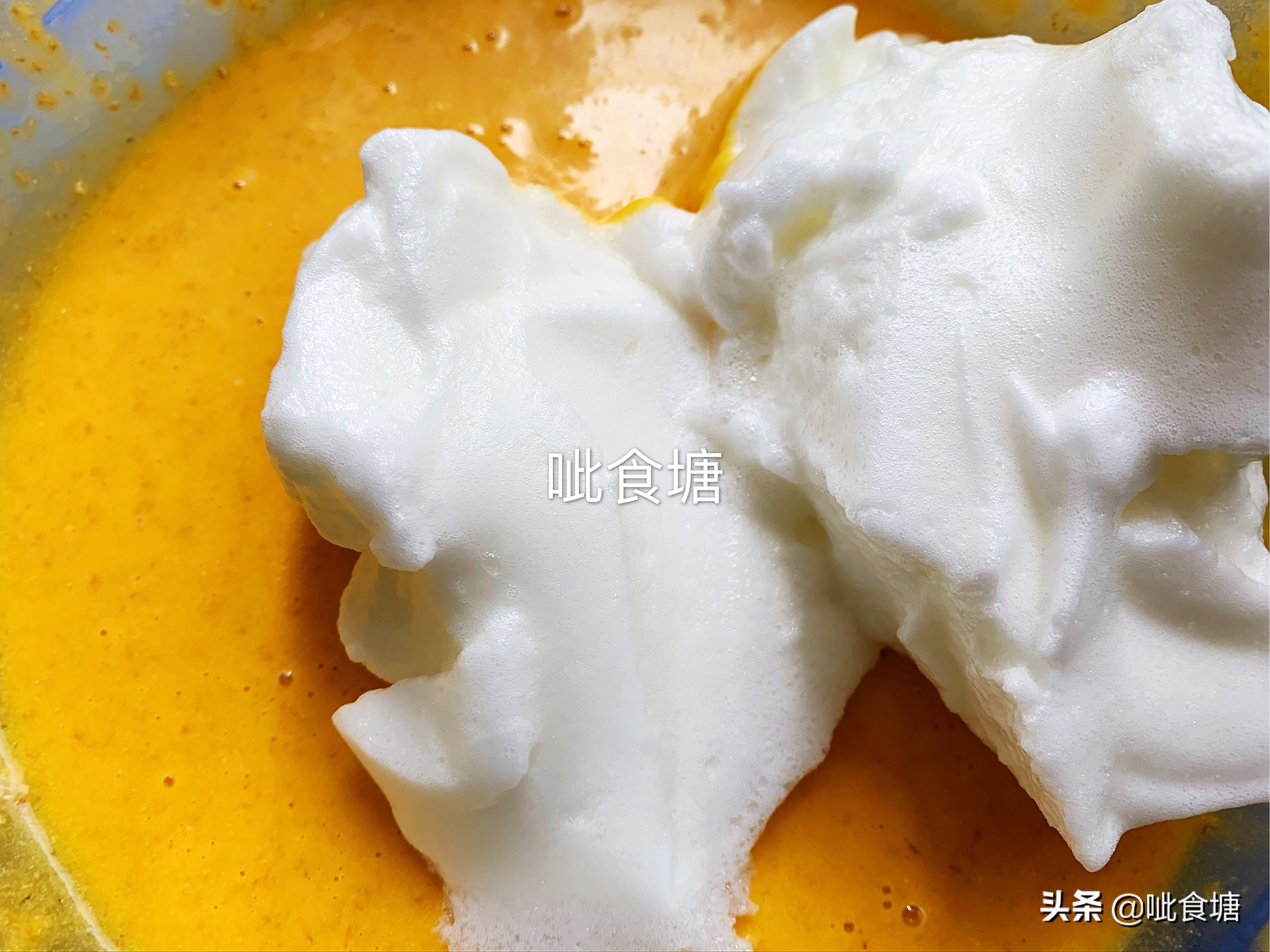 电饭煲做蛋糕，不回缩不开裂，做法简单又松软，实用技巧全在这里