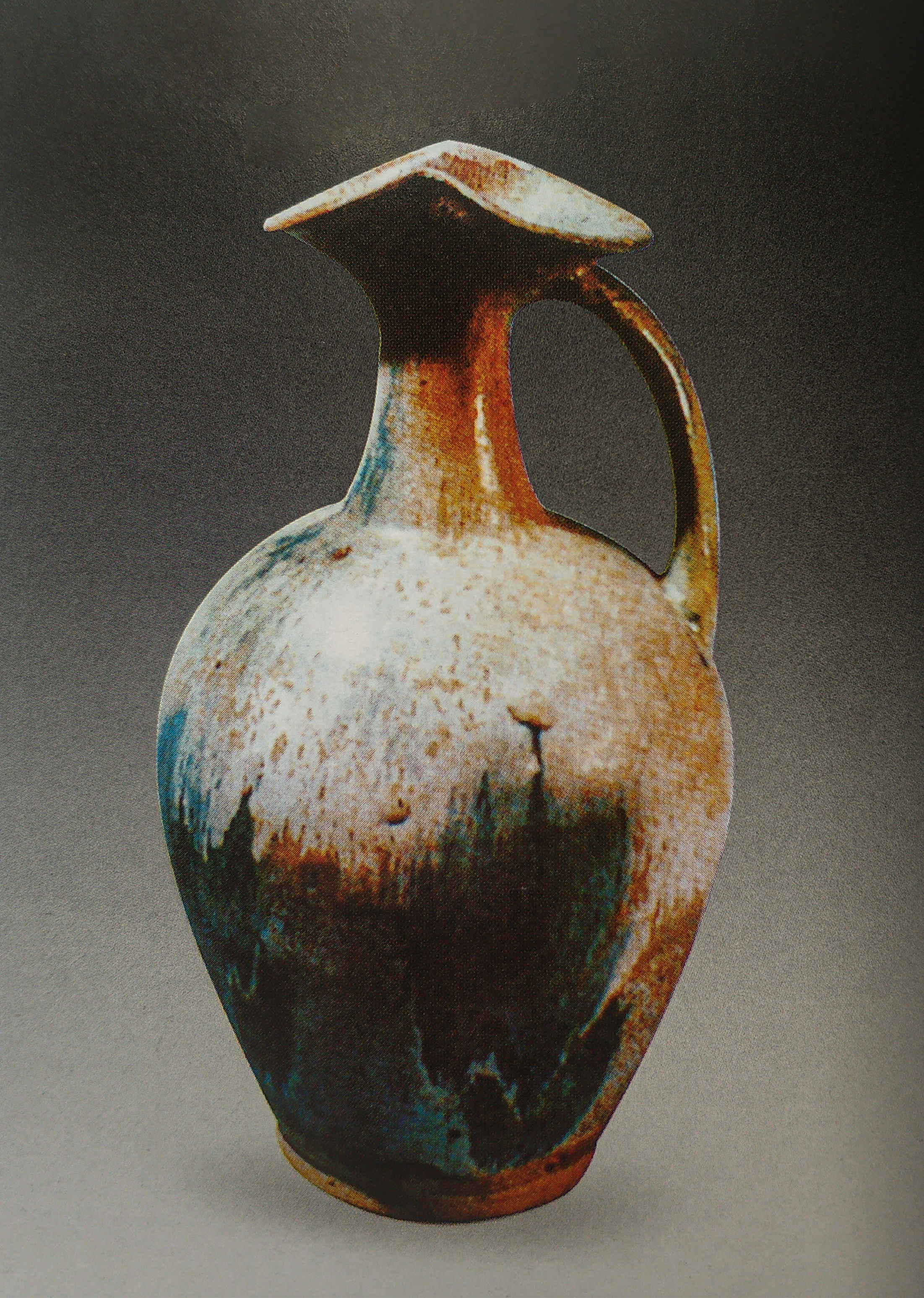 唐代钧瓷浑厚丰润,恢弘庄严而又激荡奔放,像极了大唐盛世之景象