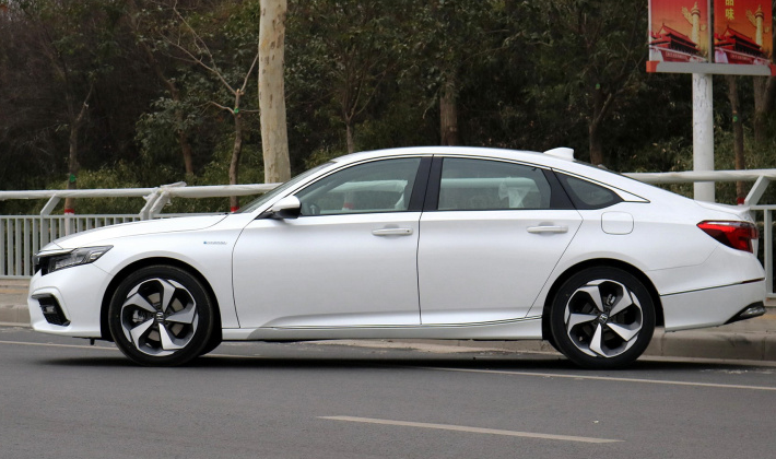 inspire的外观设计跟雅阁似乎没有太大的反差,不过在很多细节上的