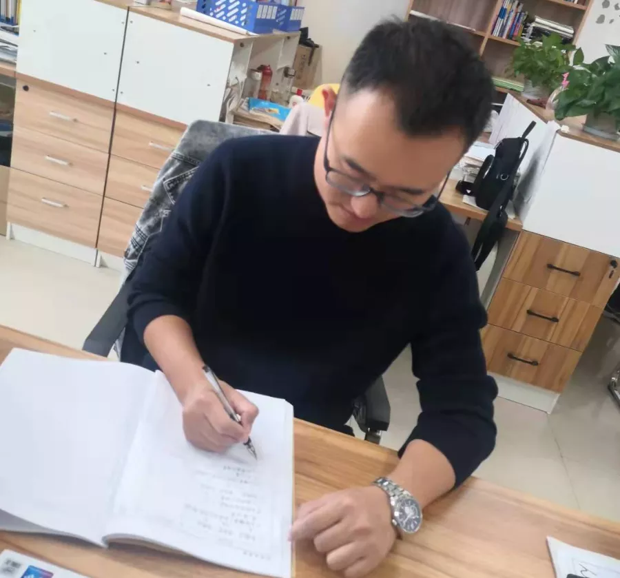 潍坊新纪元综合高中教师魏巍：用心交流，用爱传递