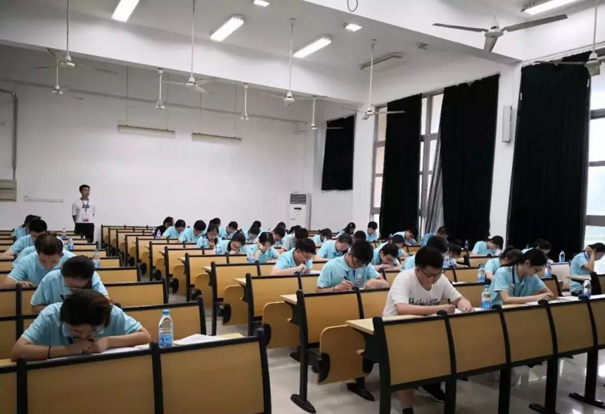 国内“考试难度”排行榜，高考竟无缘榜首，考研意外垫底